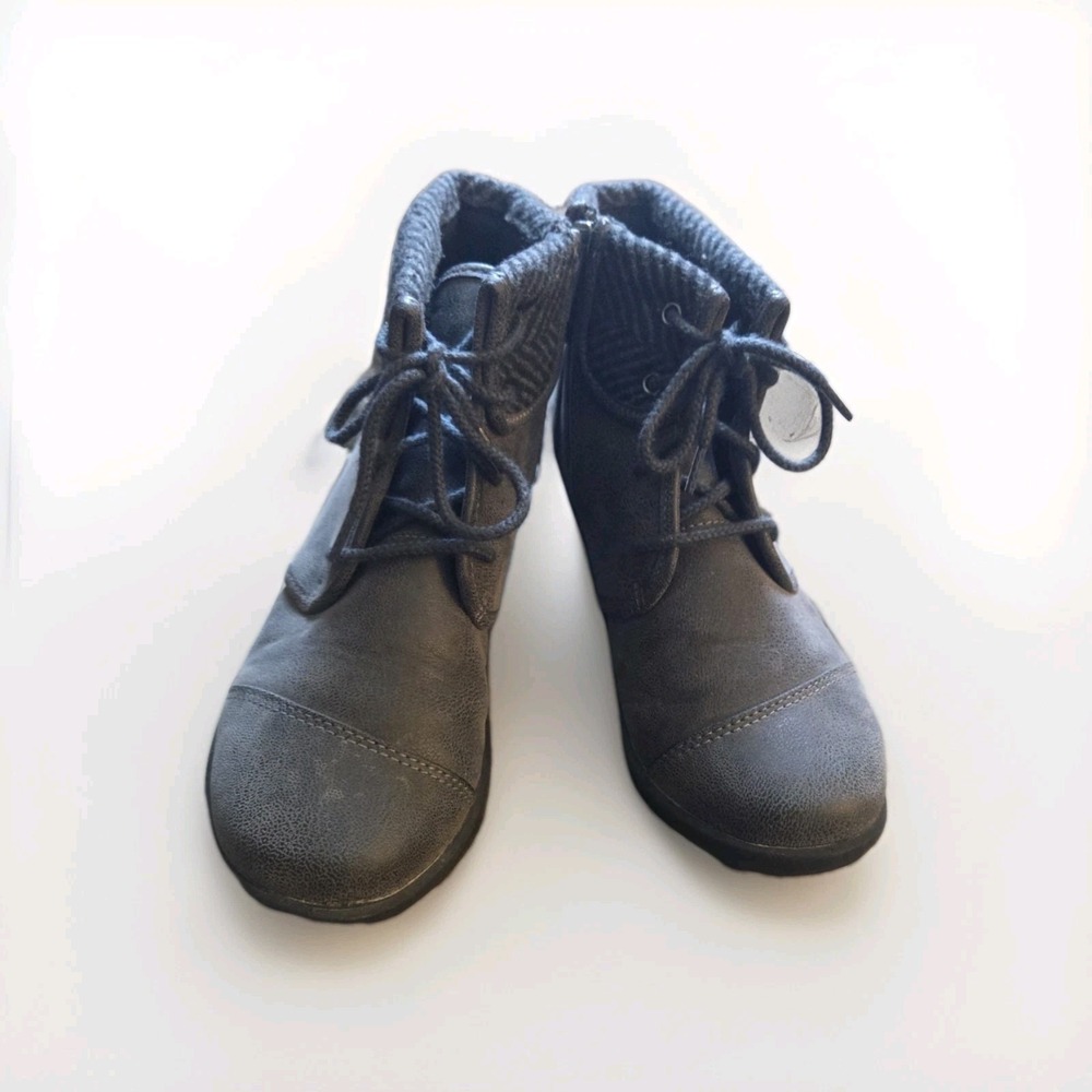 Clarks Women's Gray Lace-Up Ankle Booties Size 5.5 Soft Knit Collar Comfort... - Picture 8 of 8